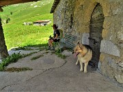 32 Breve sosta alla Baita Zuccone (1686 m)